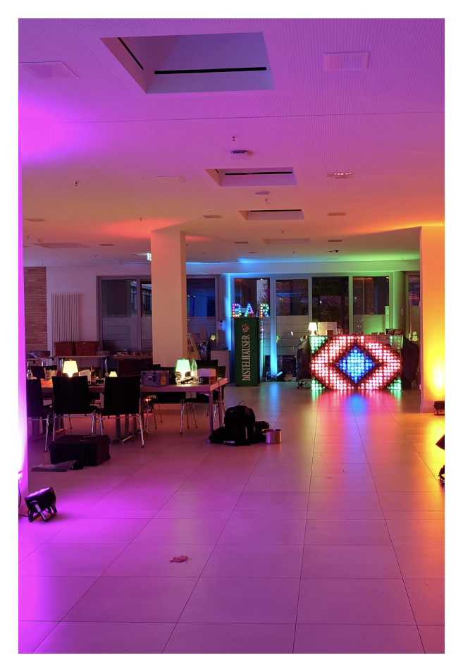 Das Hackcenter auf der DHCP24 mit Bar im Hintergrund